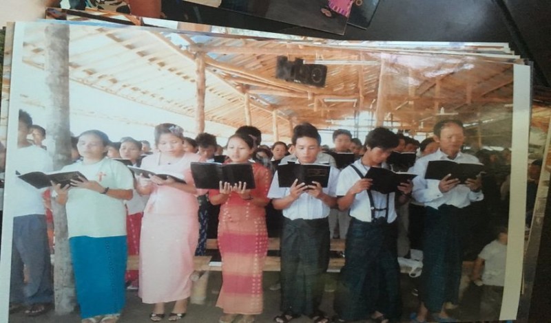 The believers sang hymns in the Burmese church for refugees
