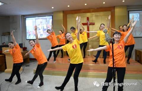 The service team of Sunday school performs a dance 