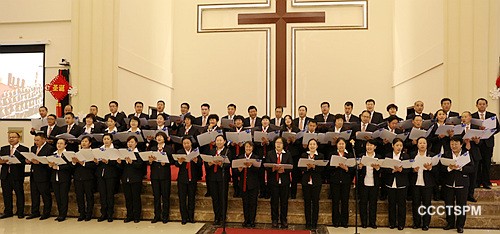 New students of Northeast China Theological Seminary present a chorus 