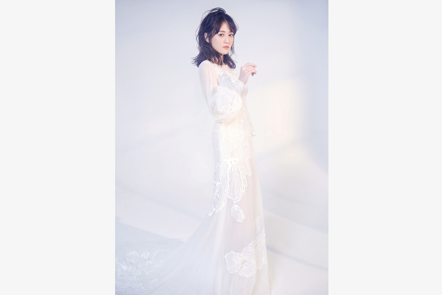 Actress Joe Chen poses for a fashion photo. [Photo/Official Weibo account of Our Street Style]