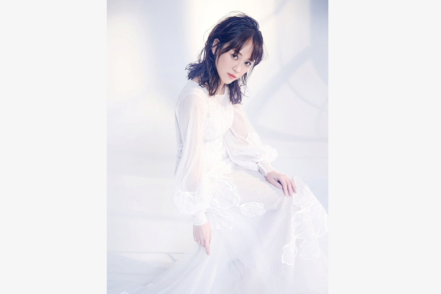 Actress Joe Chen poses for a fashion photo. [Photo/Official Weibo account of Our Street Style]