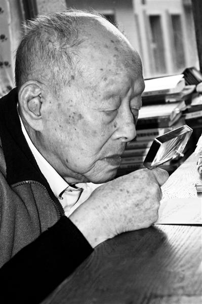 Zhou Youguan still worked in his twilight years