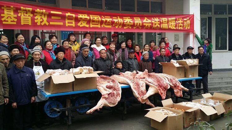 The co-workers of Shangxiang Church visit the home for the aged