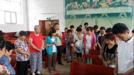 The believers of the church pray for the purchase of the fourth place