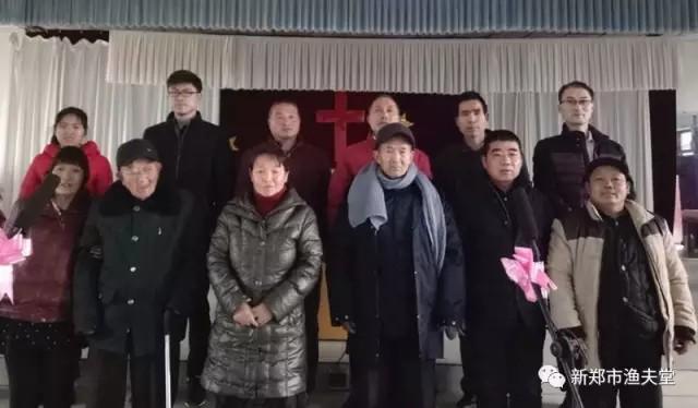 Group photo: 12 believers who reiceived baptism