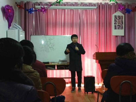 Dr. Luo Yijian gives a lecture in Xile Church on Feb. 14, 2016