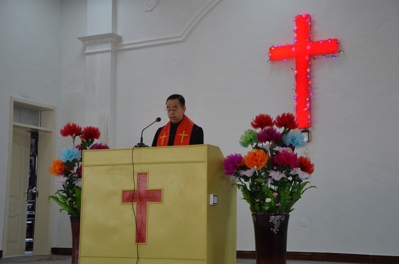 Rev. Wang Binghui preaches the sermon during the dedication ceremony 