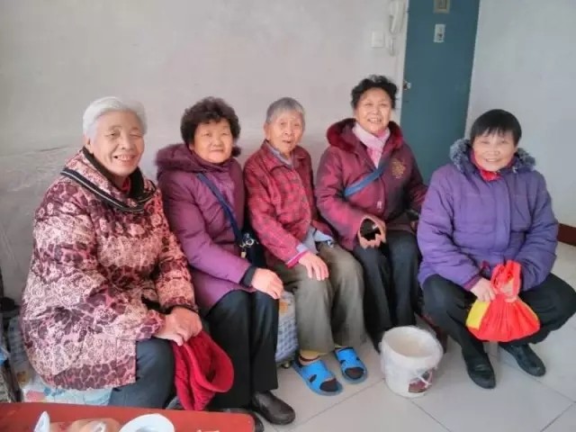 Jiujiawan Church visits women elder sisters 
