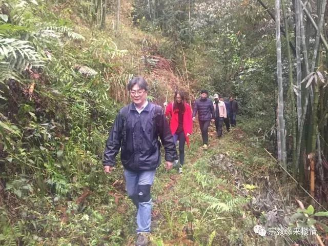 The research team to Sandu County (front: Rev. Kan Baoping, executive associate general secretary of CCC)