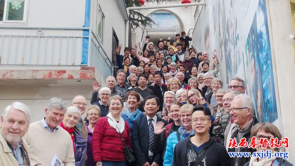 The delegation of the Norwegian Bible Society with the local believers of Tongchuan 