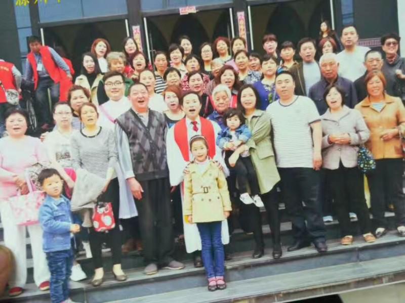 Group photo: Some of newly baptized believers and Rev. Wu Zhengyin