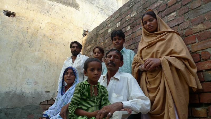 Pakistan : Brick Kiln Christian Workers Released from  Slavery 