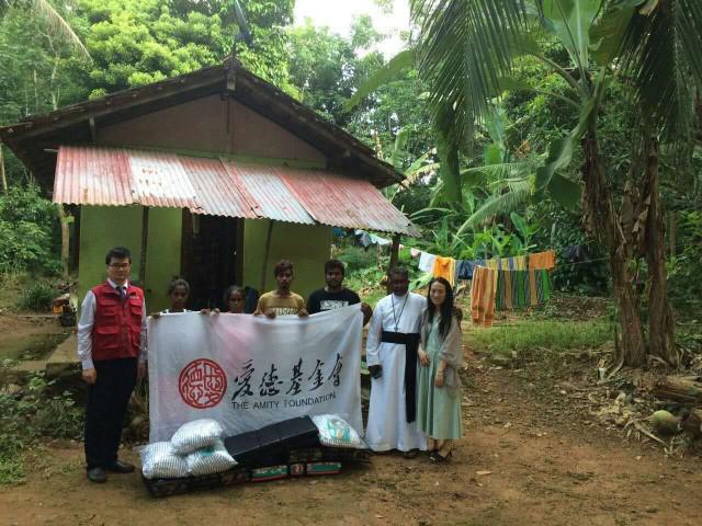 Amity's disaster relief team with the local people 