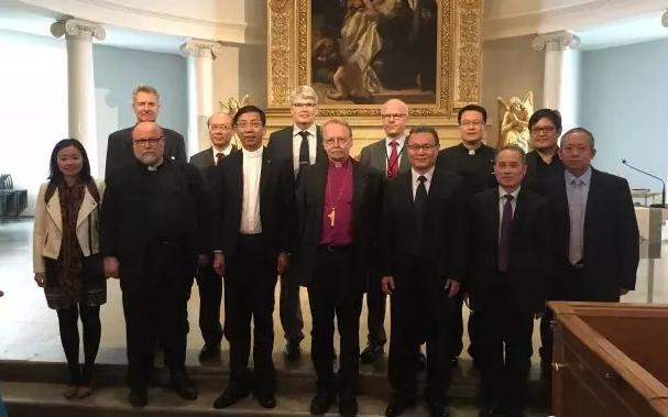 Group photo: the Chinese delegation and members from the German church 