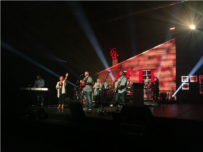 Worship and praise in the gathering 