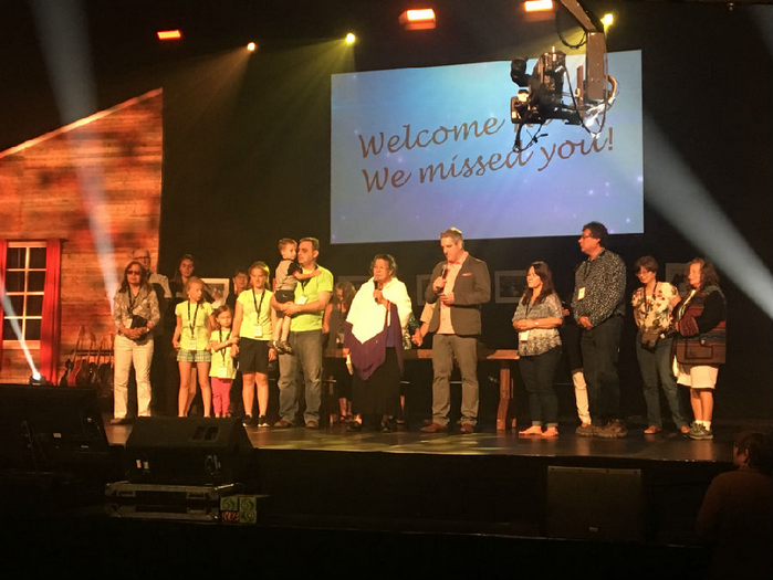 A female chief of aboriginal Canadians prayed on the stage when the gathering just started.