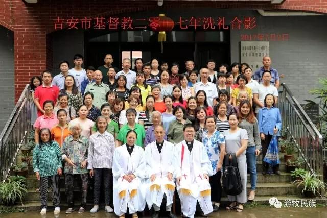 Group photo: 82 baptized people and three pastors 