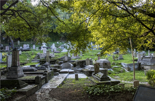 Christian Cemetery(Credit: glysyw.com)
