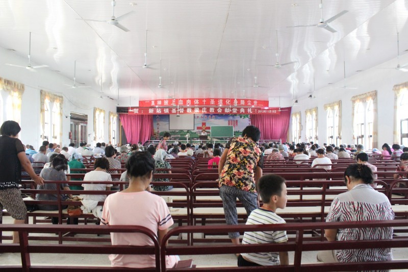 A picture of a rural church of Zhoukou holding a service at an unknown date.