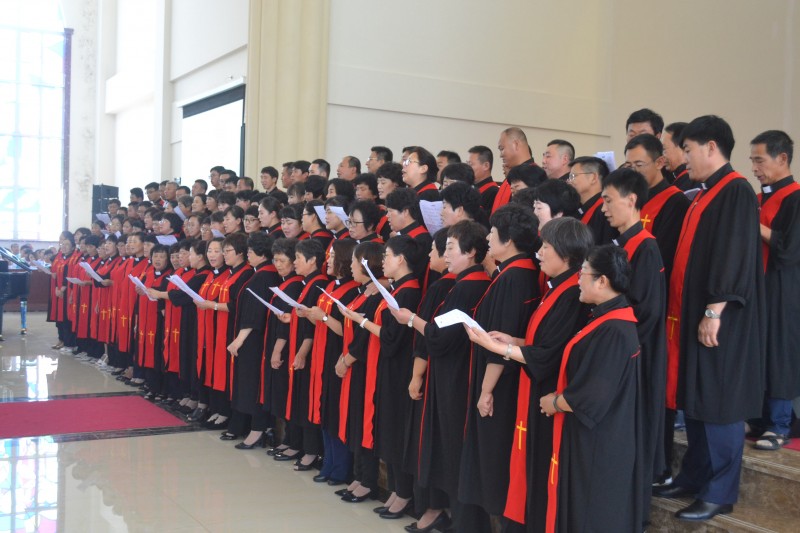 Last year the newly 102 ordained pastors and elders sang a song to accept their priesthood 