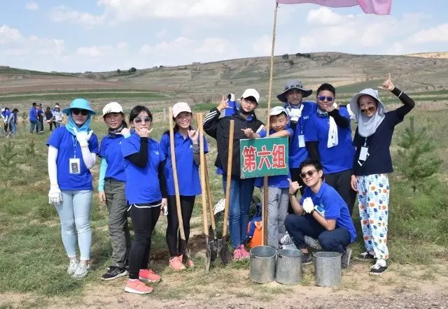 The ninth Desert Tree Planting Service Camp held in Dingbian County of Yulin, Shaanxi, on August 1 to 4, 2017