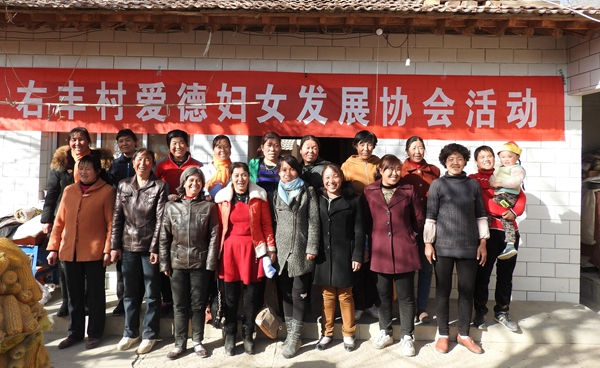 Group photo:the women in Youfeng Village joined in the Amity's development project
