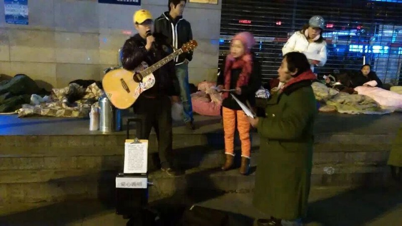A group of Christians raised a fund for the homeless in Chengdu. 
