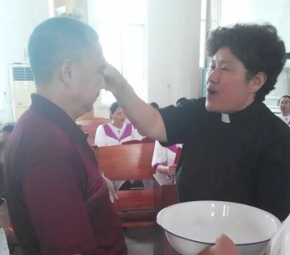A pastor baptized a man by sprinkling.