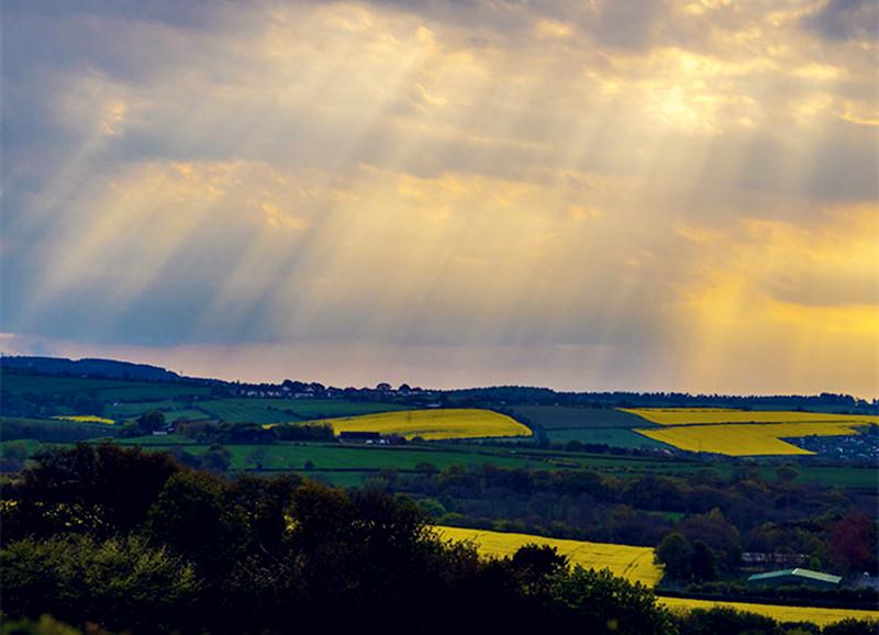 The sunshine penetrate clouds. 