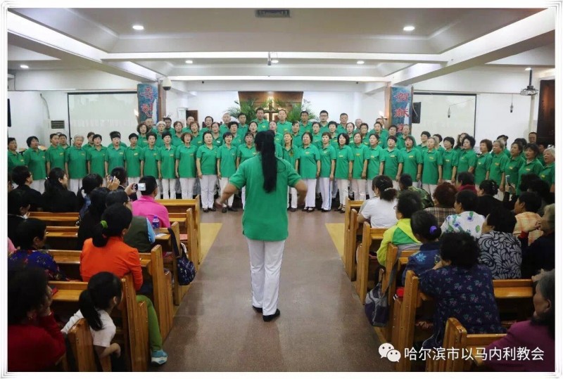 A fellowship of Harbin Emmanuel Church presented choruses to celebrate the 12nd anniversary 