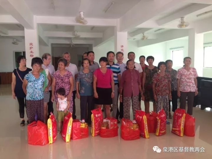 Meilin Church of Quanzhou, Fujian, visited 15 needy families. 