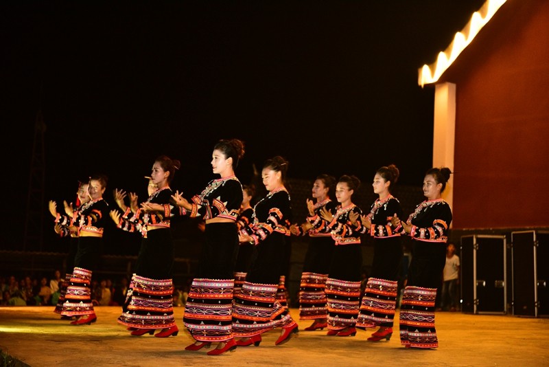 Lahu Christians danced. 