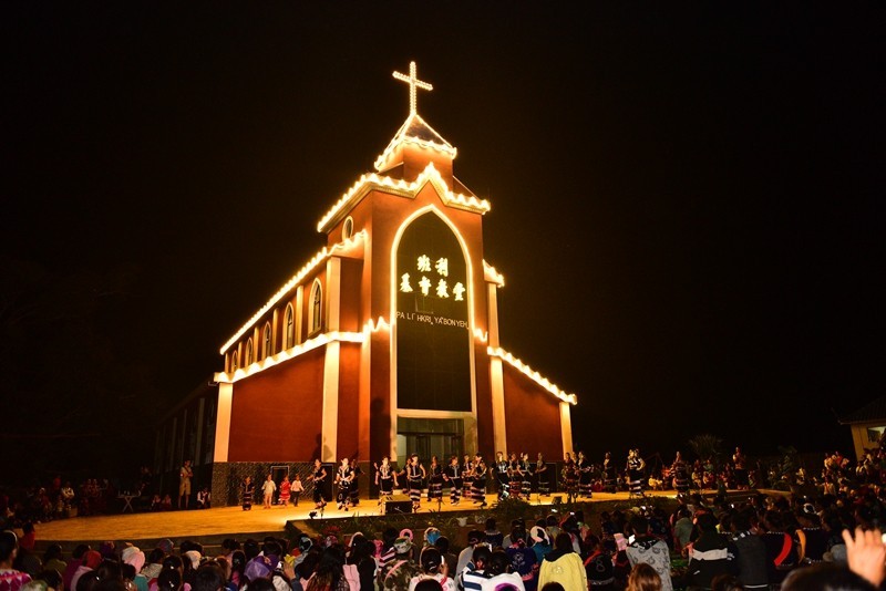 Thanksgiving day of Laku people The new, shiny church of Laku people.