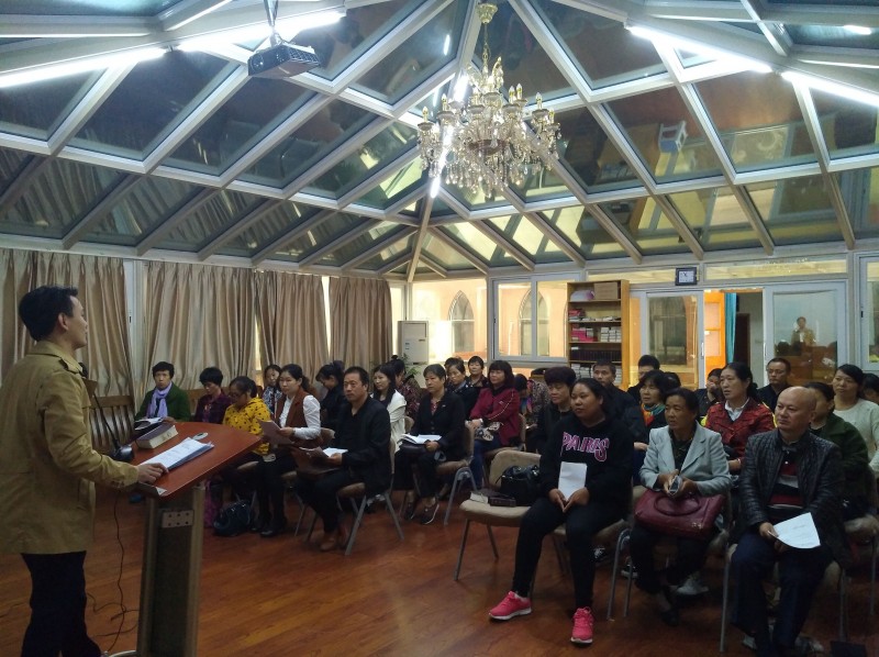 Teacher Cao Jinsuo gave a lecture about demonic possession and psychosis to the visitation ministry of Wuxi Church. 