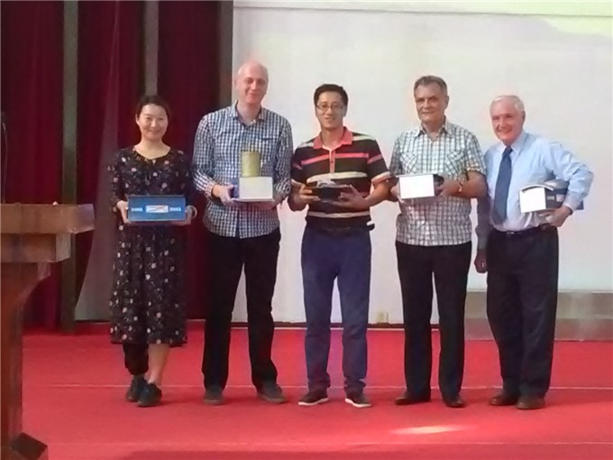 A four-person delegation from New Zealand Long Bay Baptist Church exchanged gifts with Yichun Jesus Church on Sep 16, 2017.