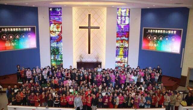 Xishan Church held the commencement for its first Bible course for new believers on Oct. 21, 2017. 