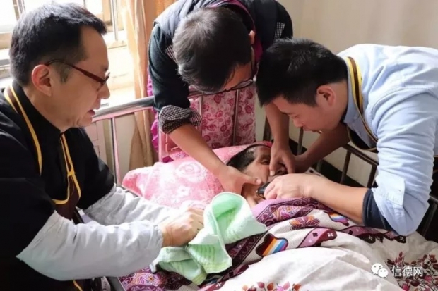 Hebei Jinde Aged Home received a poor man as a response to the World Day of the Poor