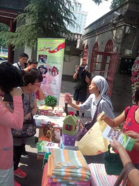 Nuns of Jinde held a bazaar for AIDS patients on June 21, 2015.
