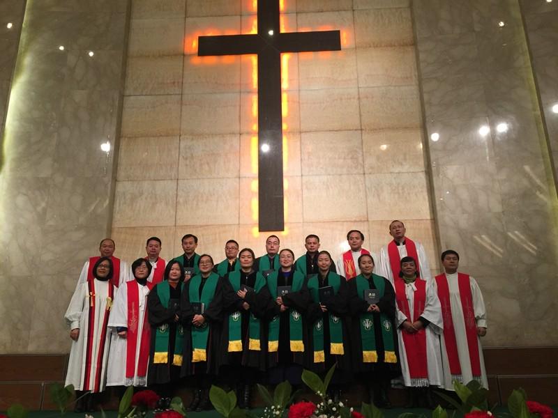 Group photo: the choir and the twelve candidates 