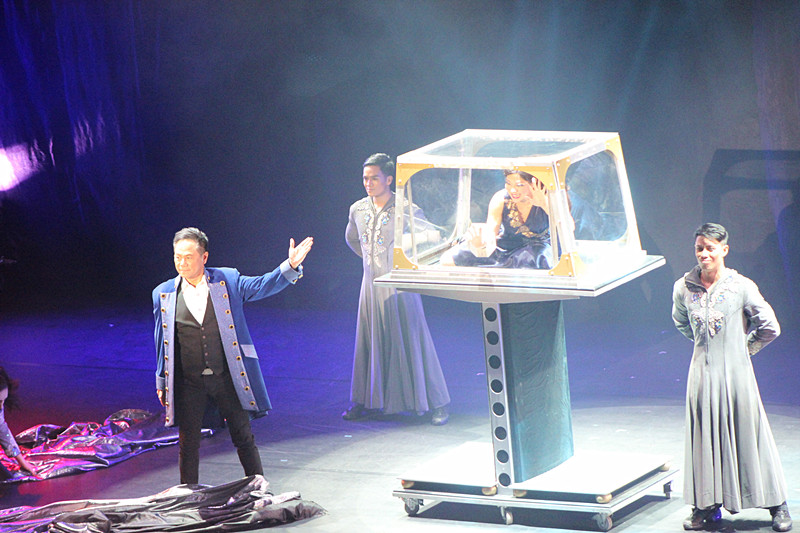 Lawrence Khong locked his daughter in a box. The magic trick