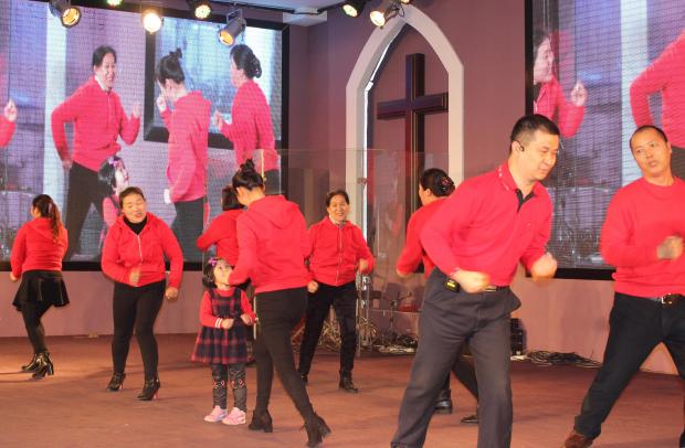 Qibao Abundance Church in Shanghai:Christian families performed a rhythm dance.