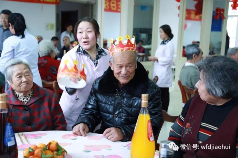 The group birthday party for seniors of Wafangdian Canaan Nursing Home was held on Jan. 8, 2018.