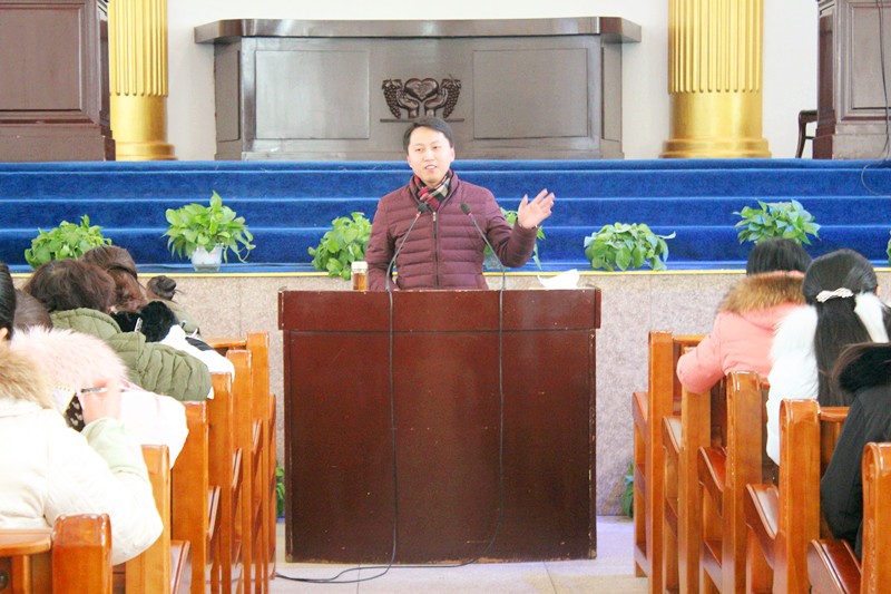 Teacher Wang Baoquan gave a lecture on "kingdom theology" on Jan. 11, 2018. 