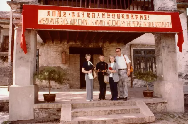 Ruth Bell Graham took picture with her Chinese friends since childhood in from of her birthplace, 1988.