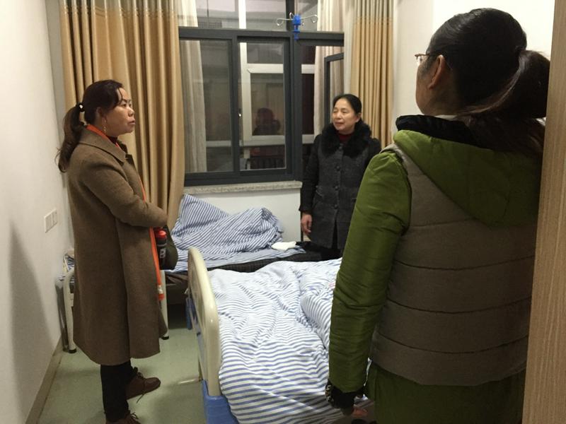 Rev. Xiao visited Sister Fang in a hospital before the 2018 Chinese New Year. 