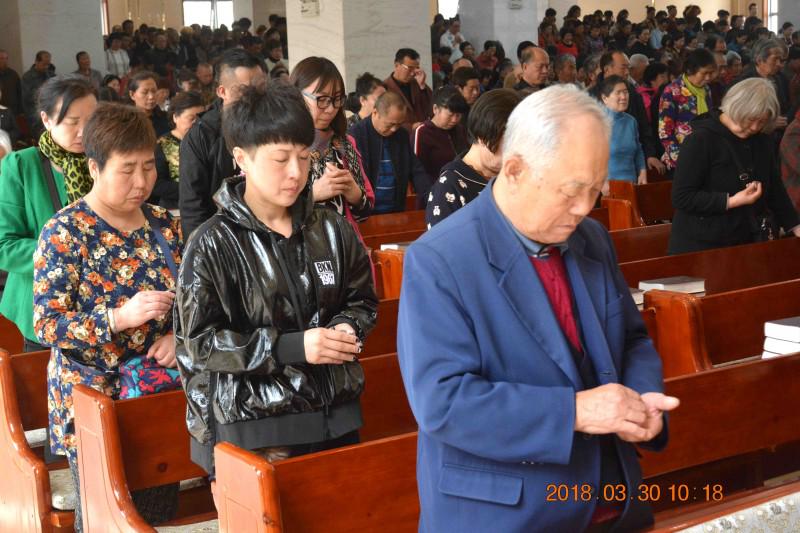 Xingsheng Church in Anshan, Liaoning, held the communion service on Good Friday. 