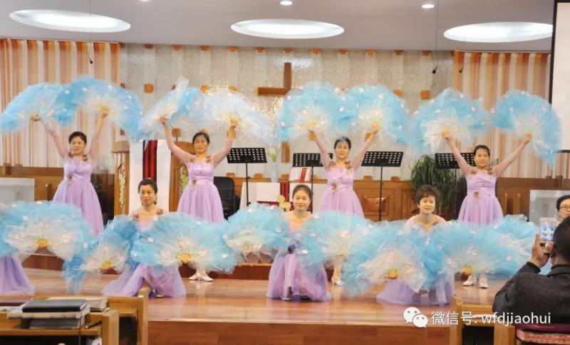 Lingxia Church in Wafangdian, Liaoning, held the Easter praise and worship meeting on Easter Sunday.  
