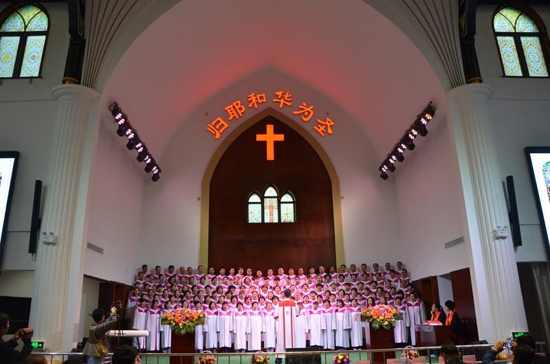 The church choir gave hymns on April 20, 2018. 