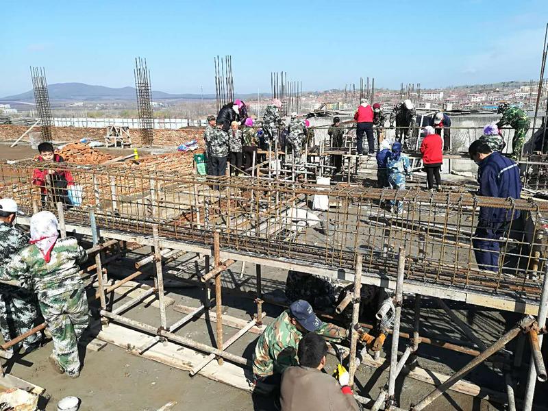 The congregation of the church in Jinsha New District worked at the construction site. 