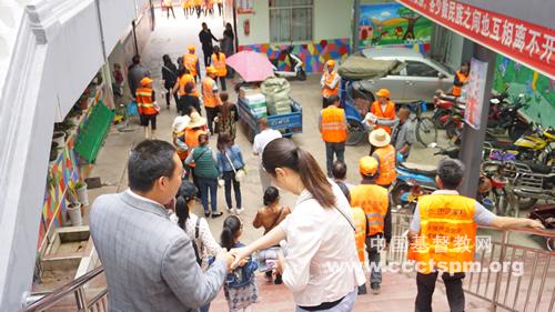 Sanitation workers received gifts in Gospel Church, May 1, 2018. 